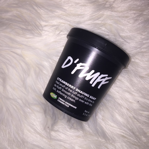 🔴SOLD🔴 LUSH D'fluff strawberry shaving soap NWT