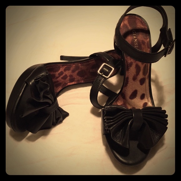 Gianni Bini bow heels