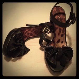 Gianni Bini bow heels