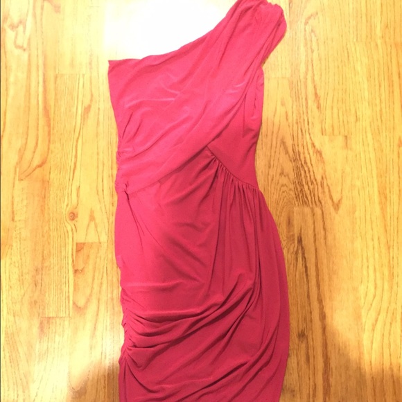 One shoulder dark pink body-con Soprano dress