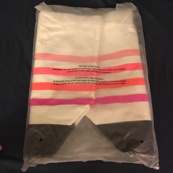 New! 2016 Victoria's Secret limited edition tote - Picture 4 of 4