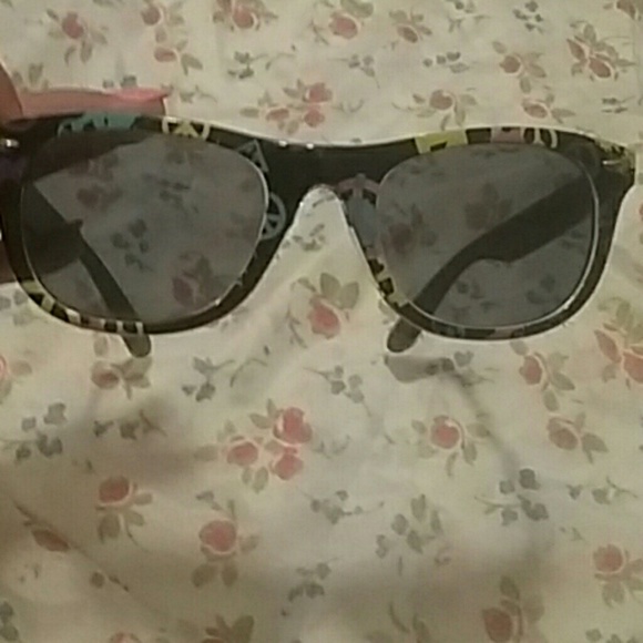 Sunglasses - Picture 2 of 3