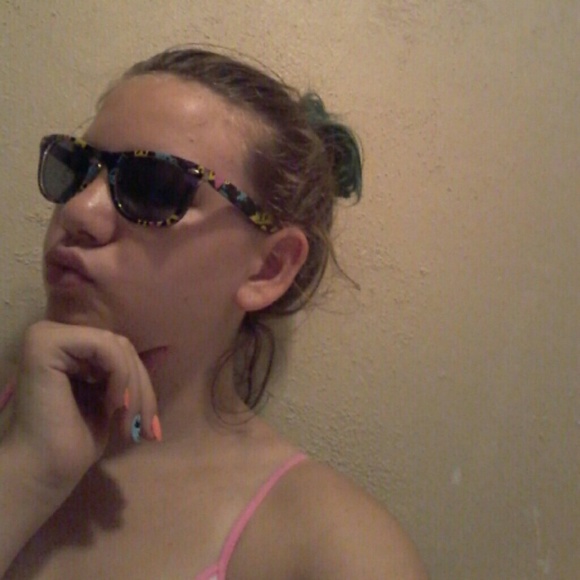 Sunglasses - Picture 3 of 3