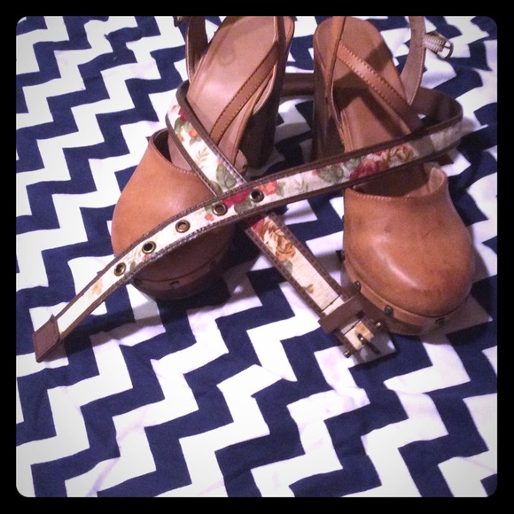 Flower pattern belt