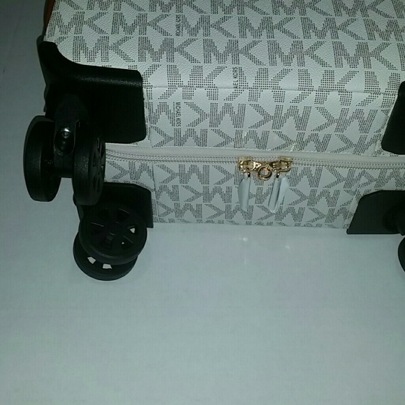 Michael Kors carry-on spinner trolley suitcase - Picture 3 of 4