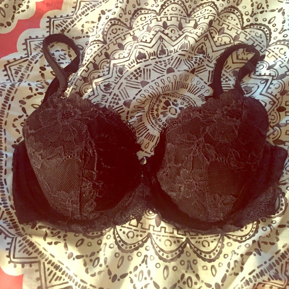 32DDD BY Victoria Secret!!