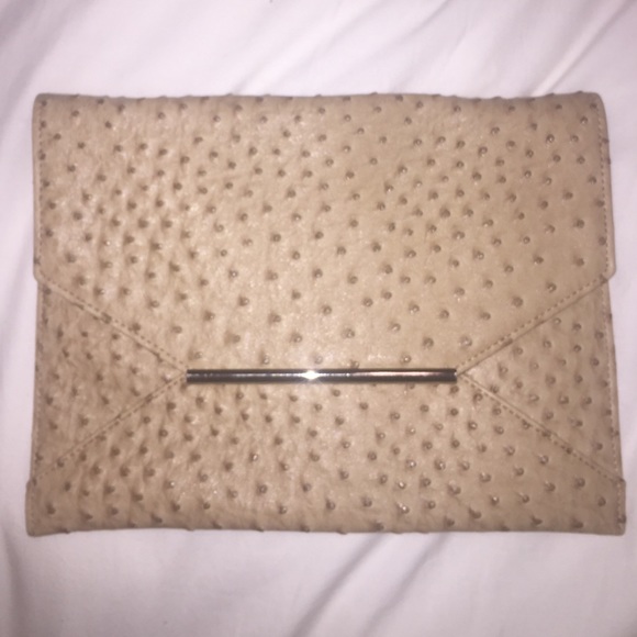 Faux Ostrich Tan Clutch - Picture 1 of 3