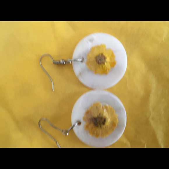 Earring - Picture 2 of 3