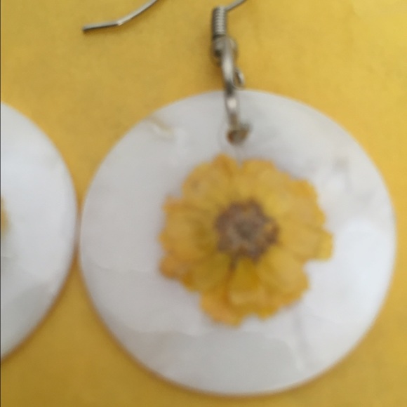 Earring - Picture 3 of 3