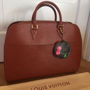 Authentic Louis Vuitton large epi handbag