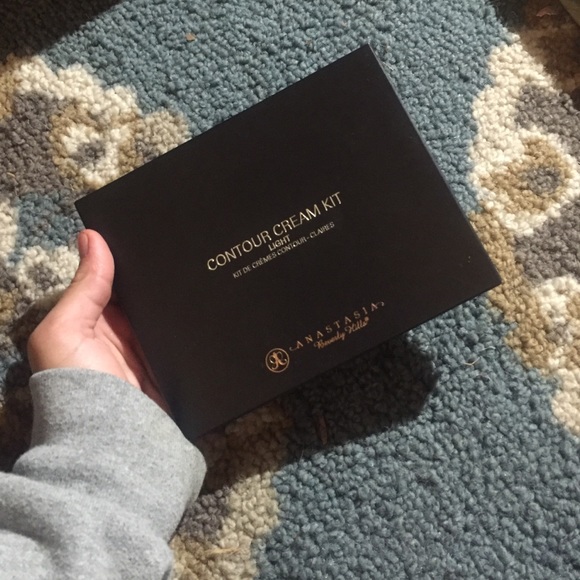 Anastasia Beverly Hills contour cream kit (light)