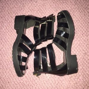 Black jelly sandals // heels