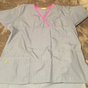 Large name brand (wonder wink) scrub set.