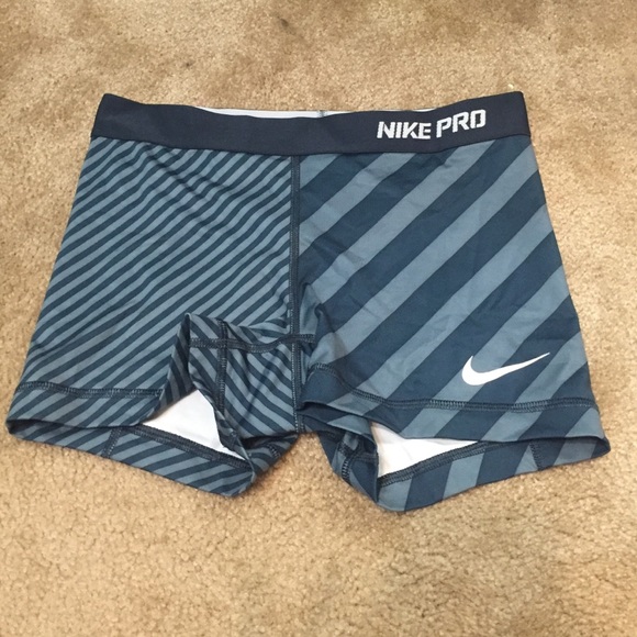 Striped Nike Pro. Size: S
