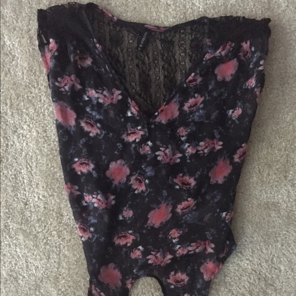 Floral tie up shirt with black lace