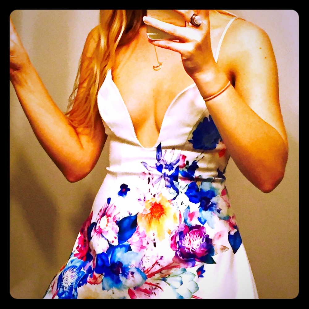 NWT stunning floral Luxxel dress