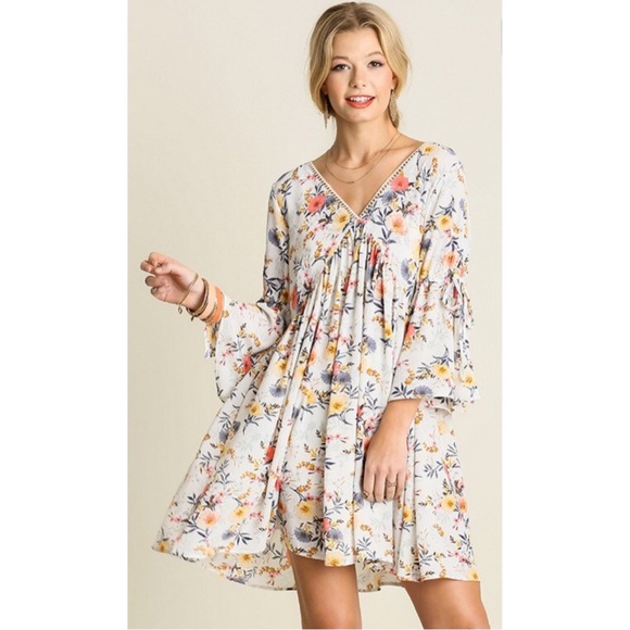 Boutique Dresses & Skirts - ❗️CLEARANCE❗️Ivory Floral Bell Sleeve Dress S M L