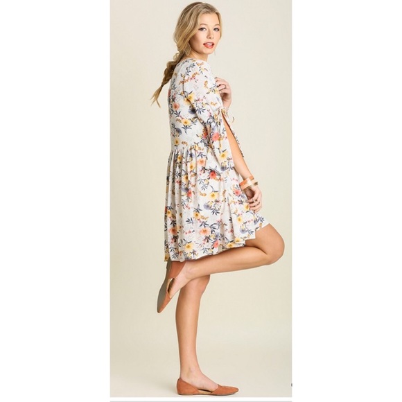 ❗️CLEARANCE❗️Ivory Floral Bell Sleeve Dress S M L - Picture 2 of 4