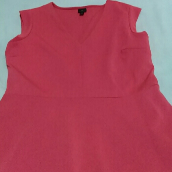 Coral top with no sleeves.  Flairs at the waist. - Picture 1 of 3
