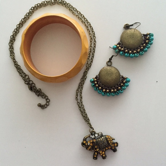 Rhinestone elephant pendant - Picture 3 of 3