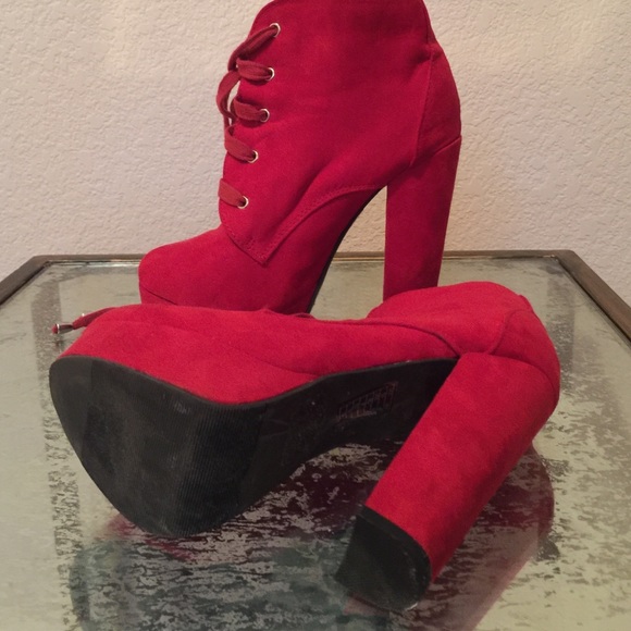 RED suede heeled boot! - Picture 2 of 3