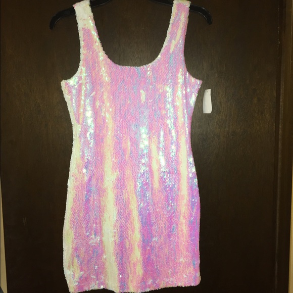 Opal/iridescent colored sequin body con dress! 💗