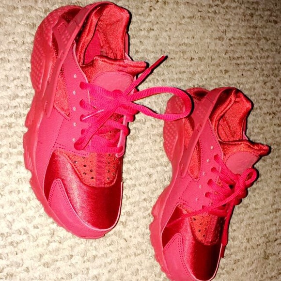 Nike hurraches only worn twice!