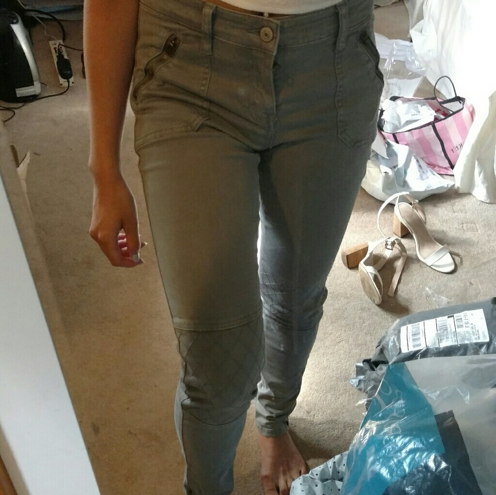 Grey stitched knee cargo skinny jeans