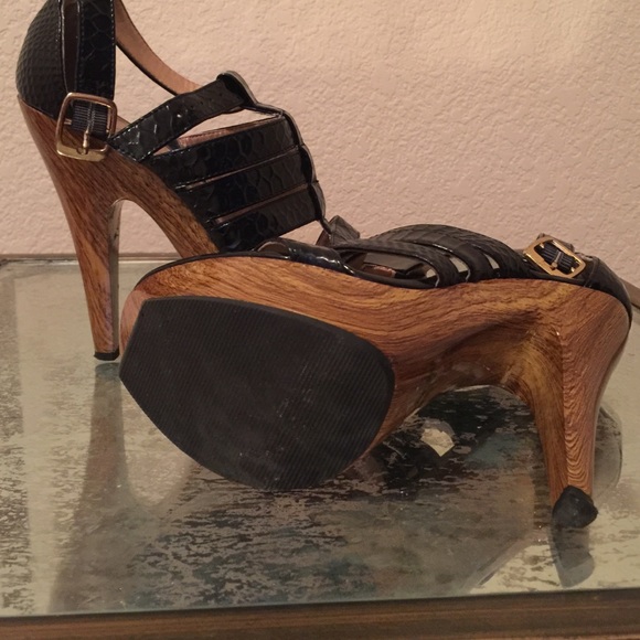 Black Faux Patent Leather Heels - Picture 3 of 3