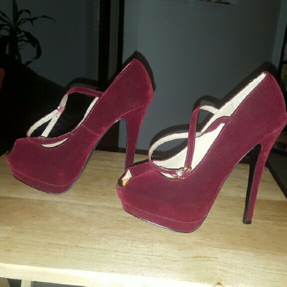 Colin Stuart Peep Toe Platform - Picture 2 of 3