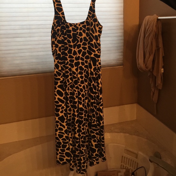 Fitted knee-length dress, animal print. - Picture 3 of 4