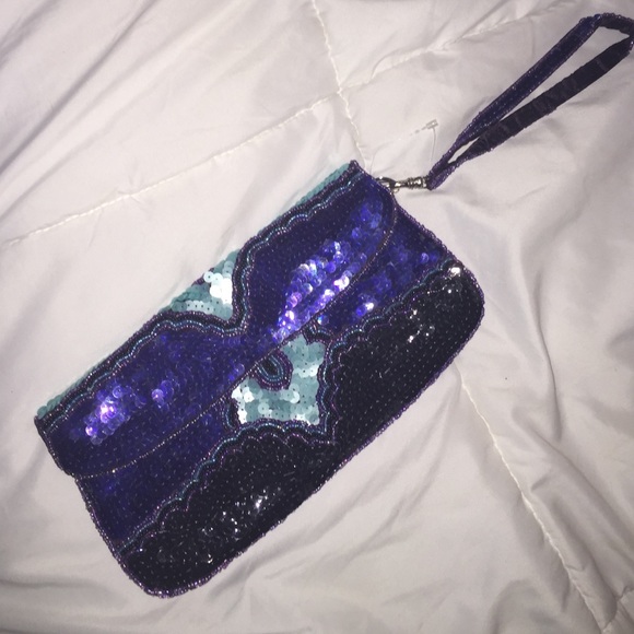 Ecote sequined wristlet