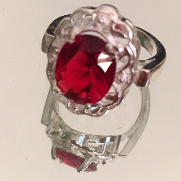 .925 sterling Silver Red Stone sz 6,7 or 9 Ring - Picture 4 of 4
