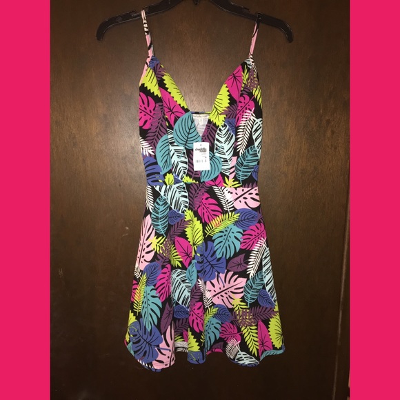 NWT! Multi colored leaf print dress