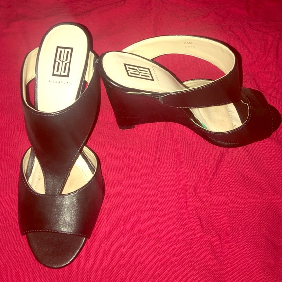 Black wedges