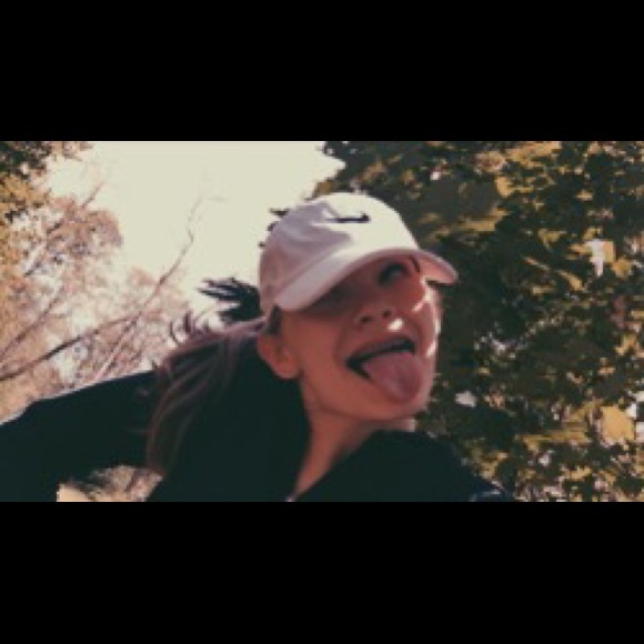 Meet your Posher, Maria