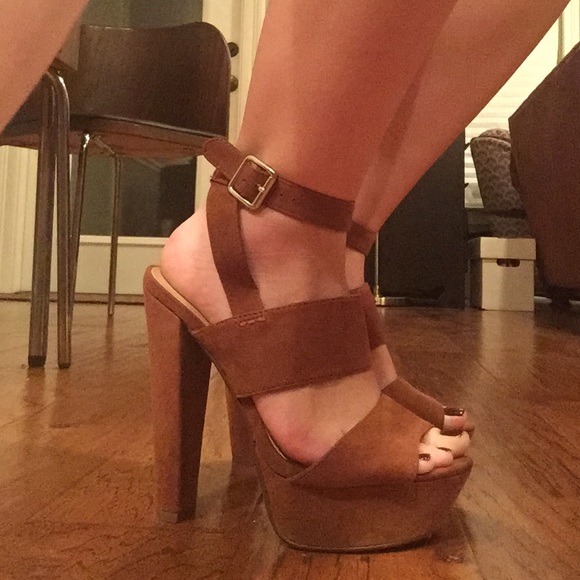 Steve Madden Dezzzy suede heels