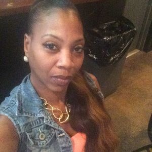 Meet your Posher, Leslie