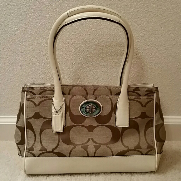 ☆Flash sale☆ Authentic COACH Signature canvas