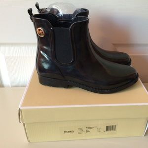 BRAND NEW MICHAEL KORS RAIN BOOTS.