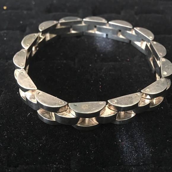 Silver Bracelet that makes a statement!
