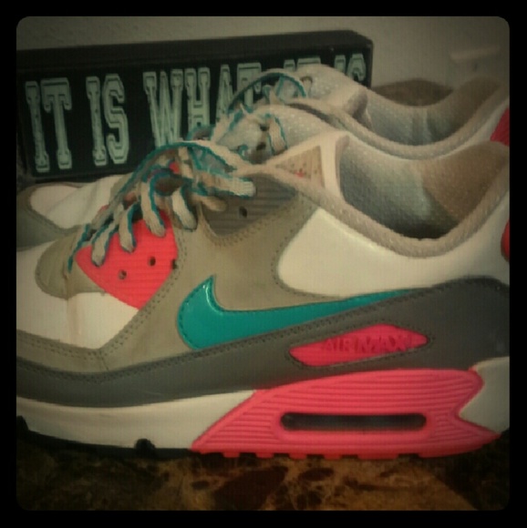 **NIKE AIR MAX USED COMFY LOTS OF WEAR LEFT!!