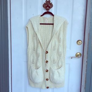 Cozy oversized knitted Anthropologie vest!