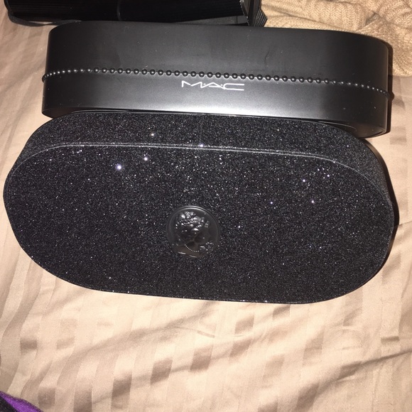 MAC MULTIPLE PURPOSES CASE - Picture 1 of 4