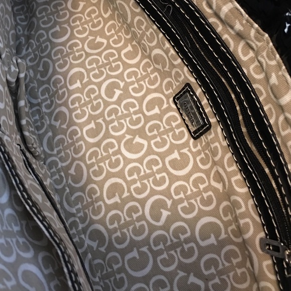 GUESS bag 😍💁🏻🌸 - Picture 2 of 4