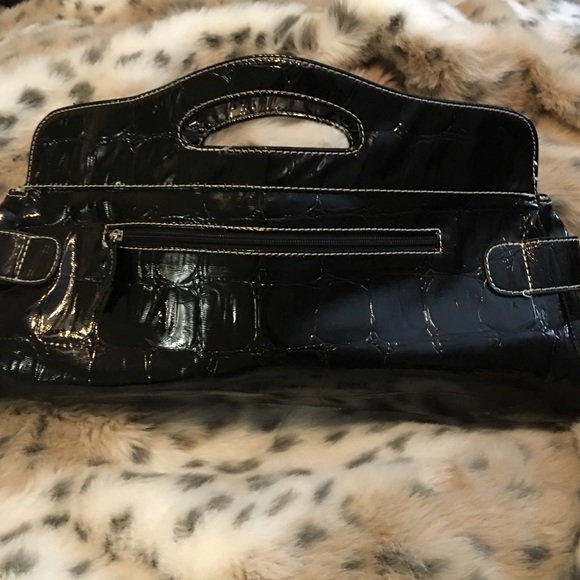 GUESS bag 😍💁🏻🌸 - Picture 3 of 4