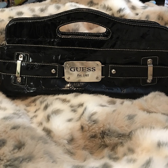 GUESS bag 😍💁🏻🌸 - Picture 4 of 4