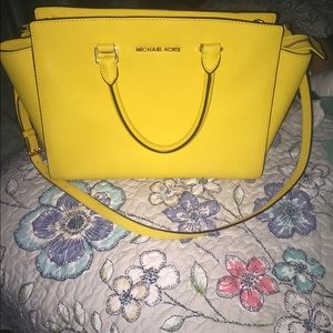 Michael kors purse