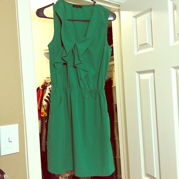 Green sleeveless dress
