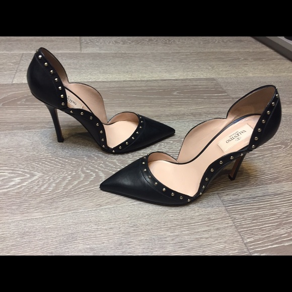 Black scalloped Valentino pumps - Picture 1 of 1